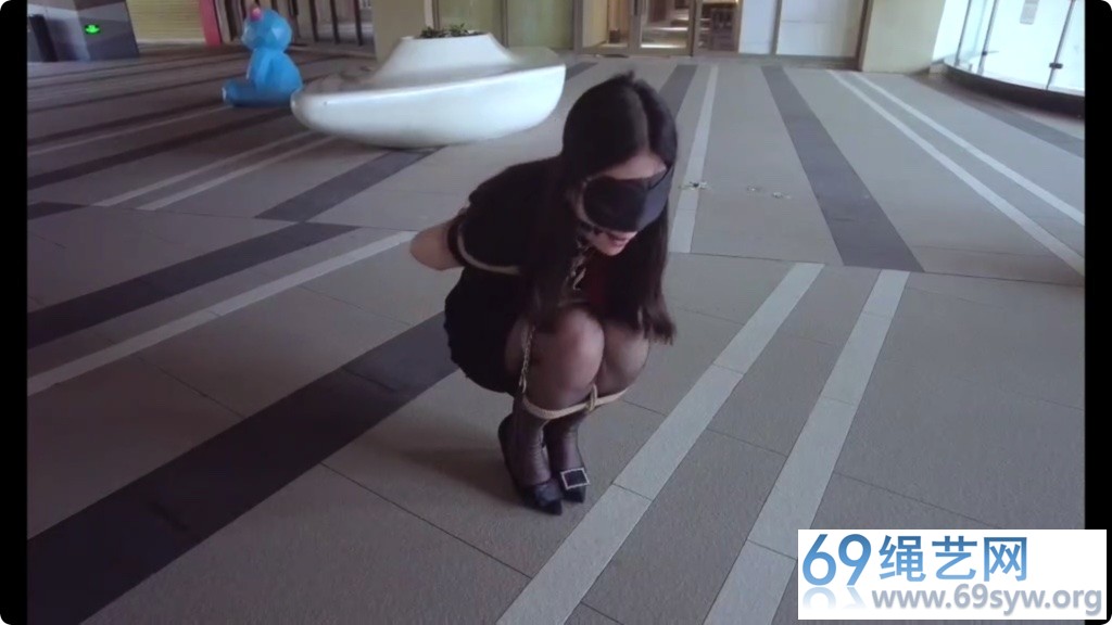 晓鹿绳艺 人来人往的商场 被遗弃的束缚女弩/34分钟