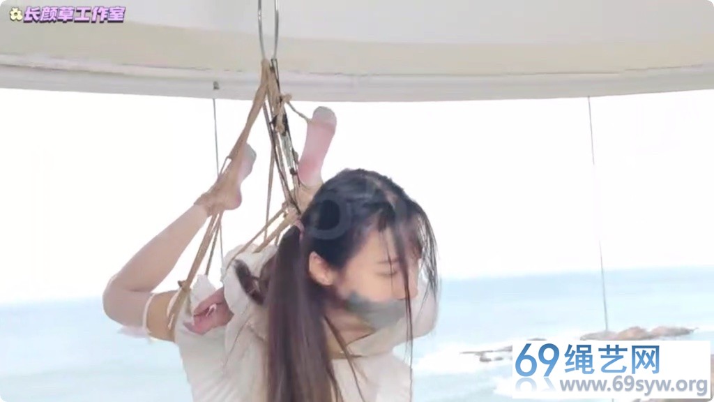 长颜草 抖m梦婷极限吊缚荡秋千，梦婷说被吊缚实在是太幸福啦/19分钟
