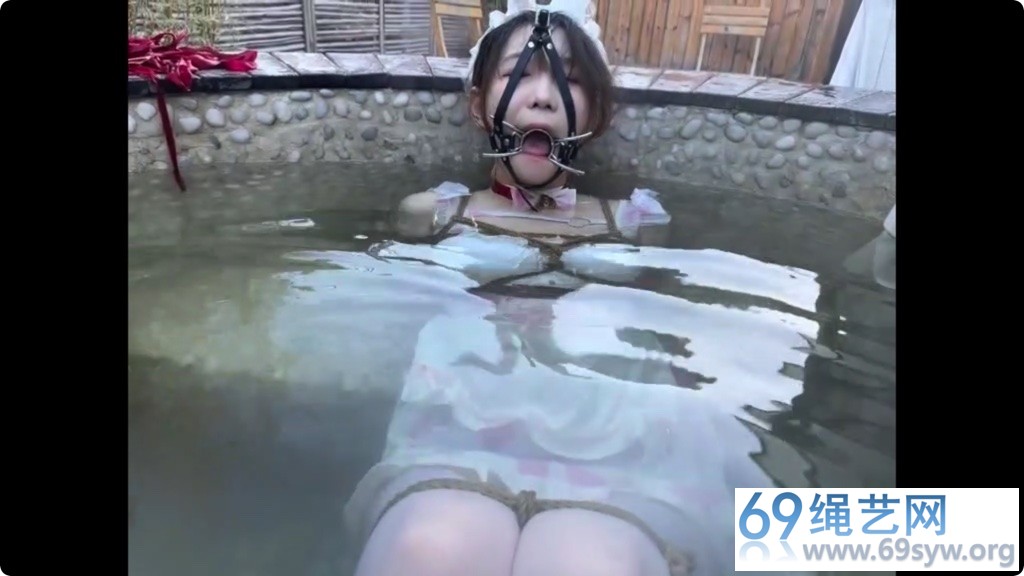 贝特 小奴倩倩的新年温泉之旅 水下束缚/59分钟