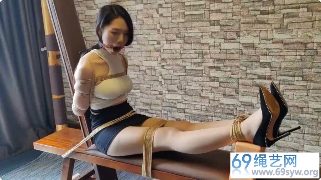 一绳所爱 超美新M 大学生莹莹后手观音老虎凳足底拷问/32分钟