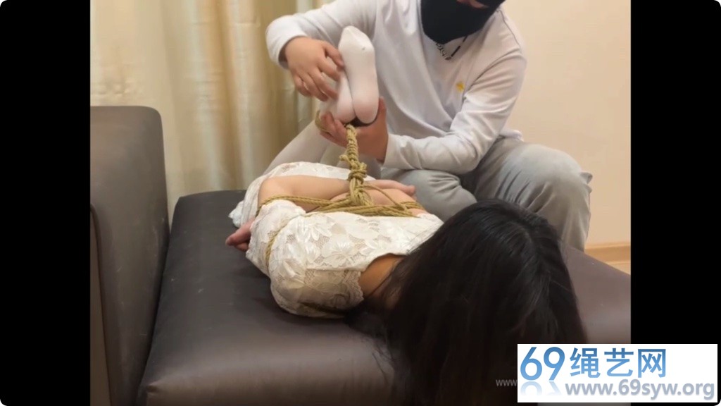 贝特 美女七七入室捆绑站缚肉丝 驷马白丝疯狂挠/48分钟