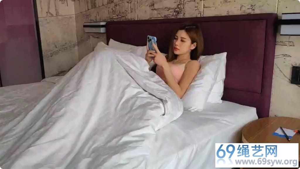随心 美人江奈 床上的粉丝袜/23分钟