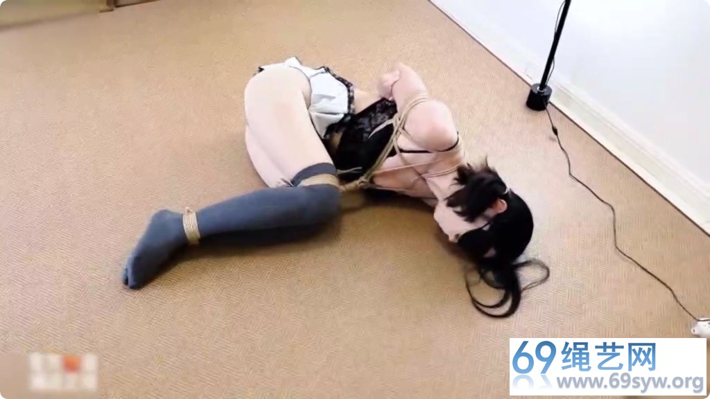 绳迹之域 布条勒嘴再胶带封嘴 小美女努力挣脱束缚 挣扎无用/20分钟