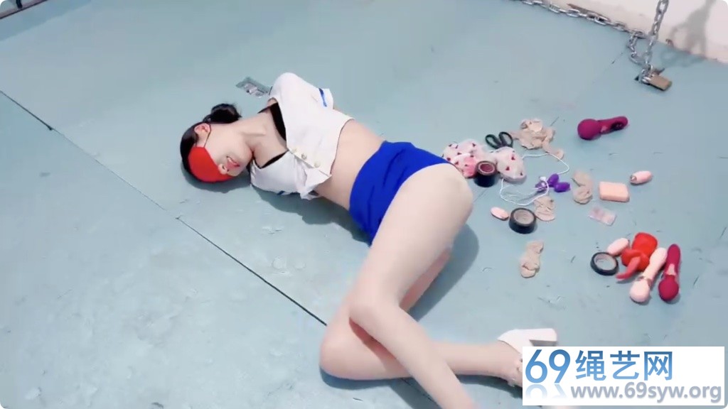 媚娘 三五小脚 瑾年 绑架T教空姐 绝望的悬吊震动/42分钟