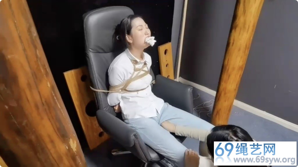 飞天 沈婉 昔日玉女突破自我 强制换长靴棉袜塞嘴被女大M腿玩弄/50分钟