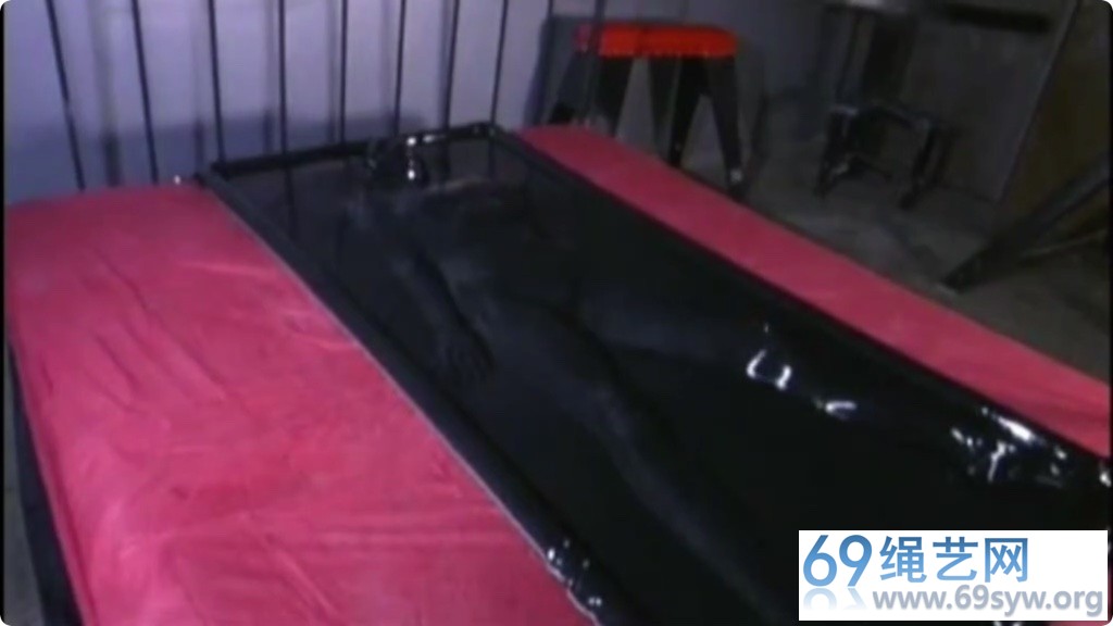 Gwen Media Emily Marilyn rubberfetish Solo 恋物乳胶禁闭/25分钟