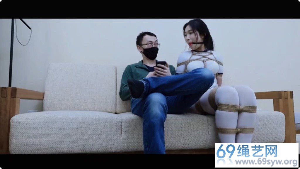 半岛 缇娜 互相哄不好 严密捆足马具放置/28分钟