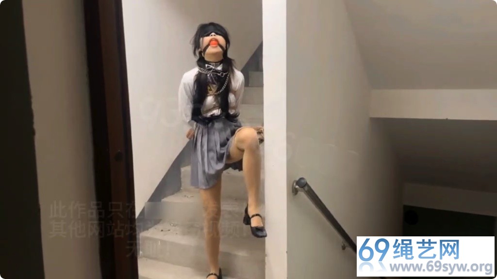 欢乐谷  jk母狗 强制束缚到楼梯间放置/24分钟