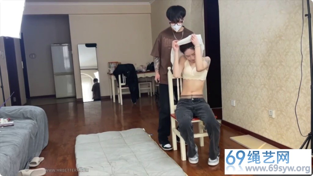 贝特 琪琪 裤里丝 严密束缚 捆足驷马鼻勾/86分钟
