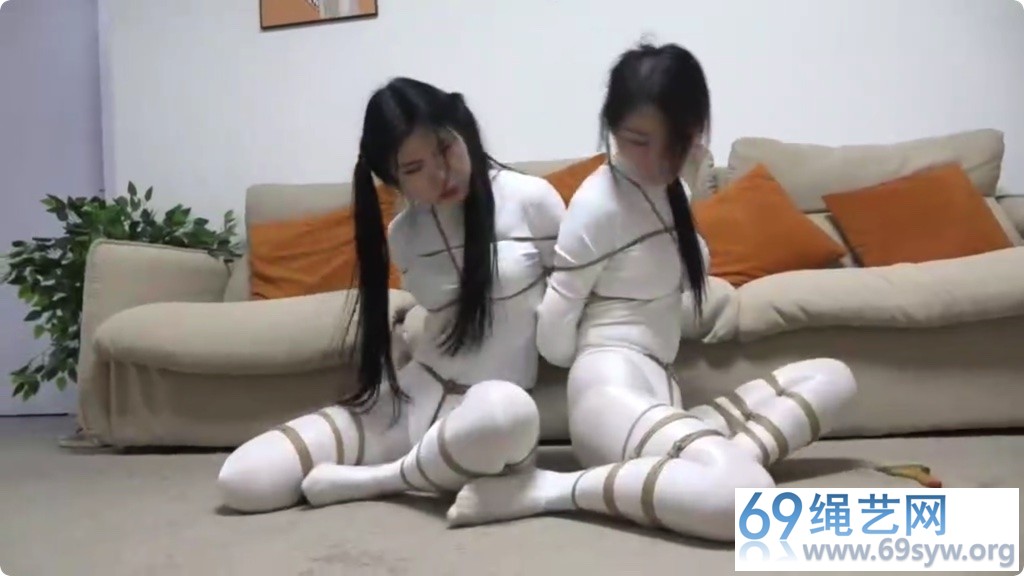 逍遥剧情 柳洋 吴晗 白丝女弩的贩卖直播02 油光白丝体操服/23分钟