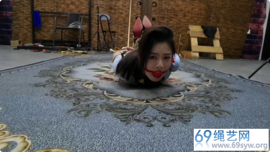 HD飞天 气质美女希希（凉兮）口球口夹后高手驷马挣扎/15分钟