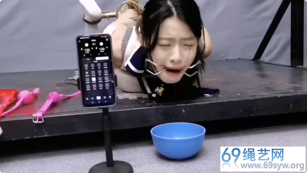 飞天 希希（凉兮）看到y具口塞和k9架心血来潮自愿接受强制禁锢/39分钟