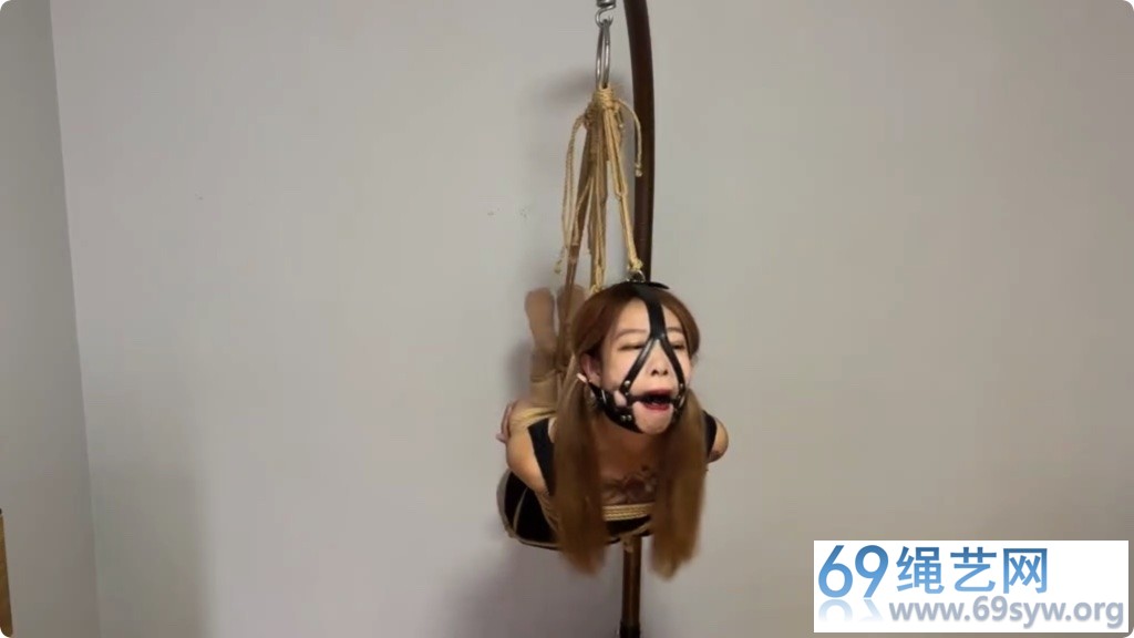 玩奴 纤瘦身材 肉丝泳装小乔妹子吊缚 tk教鞭sp挣扎/38分钟