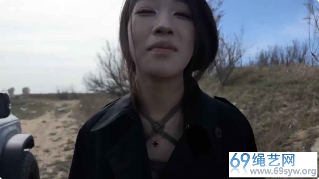 半岛 一身黑丝挡不住春寒料峭 泽爱 连身黑丝后手观音户外紧缚/30分钟