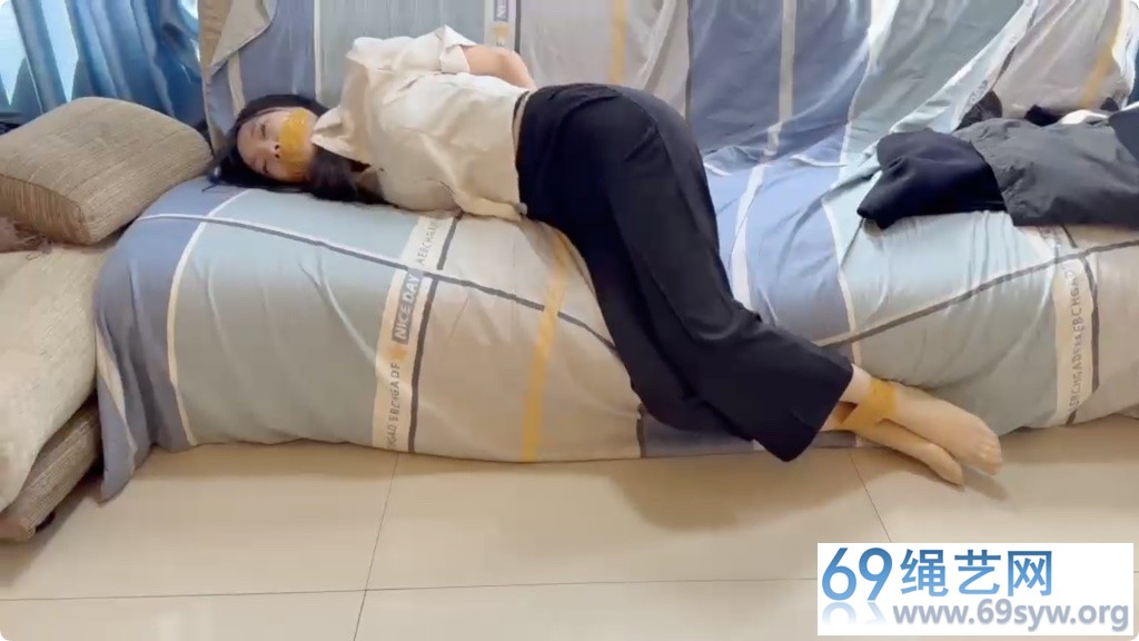 媚娘 丝足鉴赏 尾随抢劫书瑶 胶带全身紧缚/37分钟