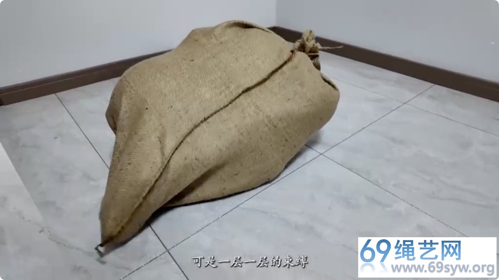 李大侠 字幕剧情 小遥的故事 下 丝袜包头囚禁/46分钟