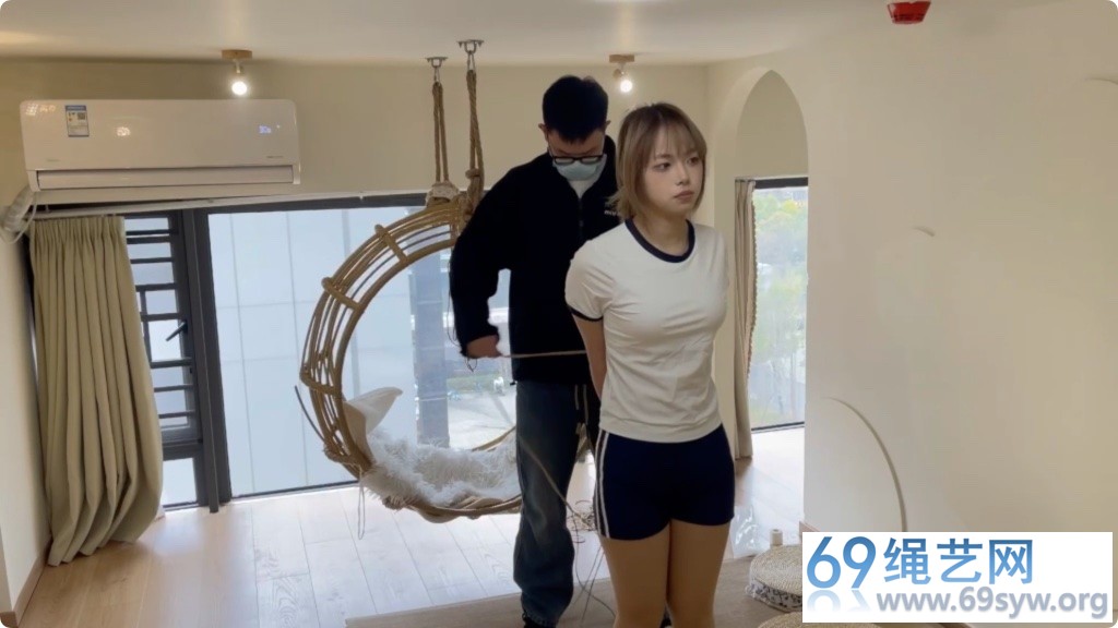 奥特曼也很酷 新模特 高颜值学生妹 直臂后手吊跪缚 堵嘴放置/60分钟