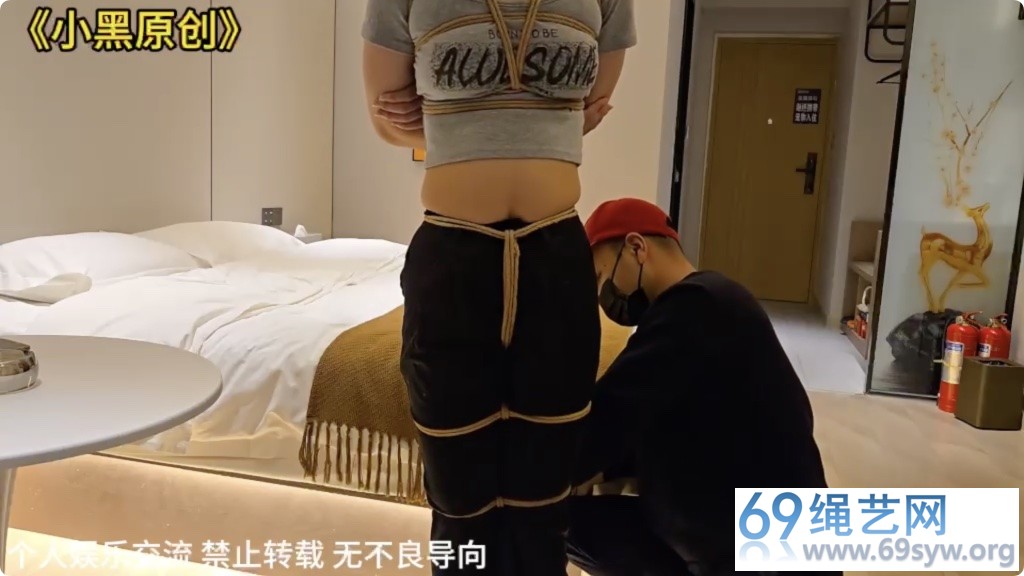 小黑 真实惩罚大三女大学生，还是chu女很清纯/45分钟