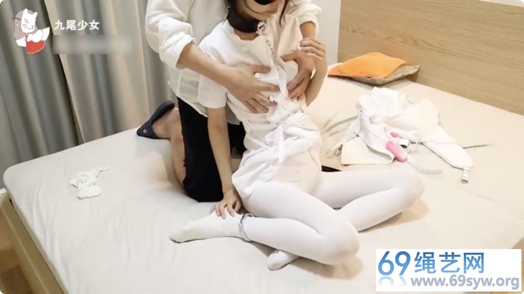  九尾少女 纯白小护士02 拘束衣金属脚铐强制拘束/34分钟/10积分