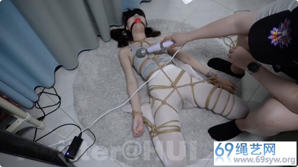 HUI 五一也要营业，因为劳动最光荣 白丝震动踩踏/39分钟