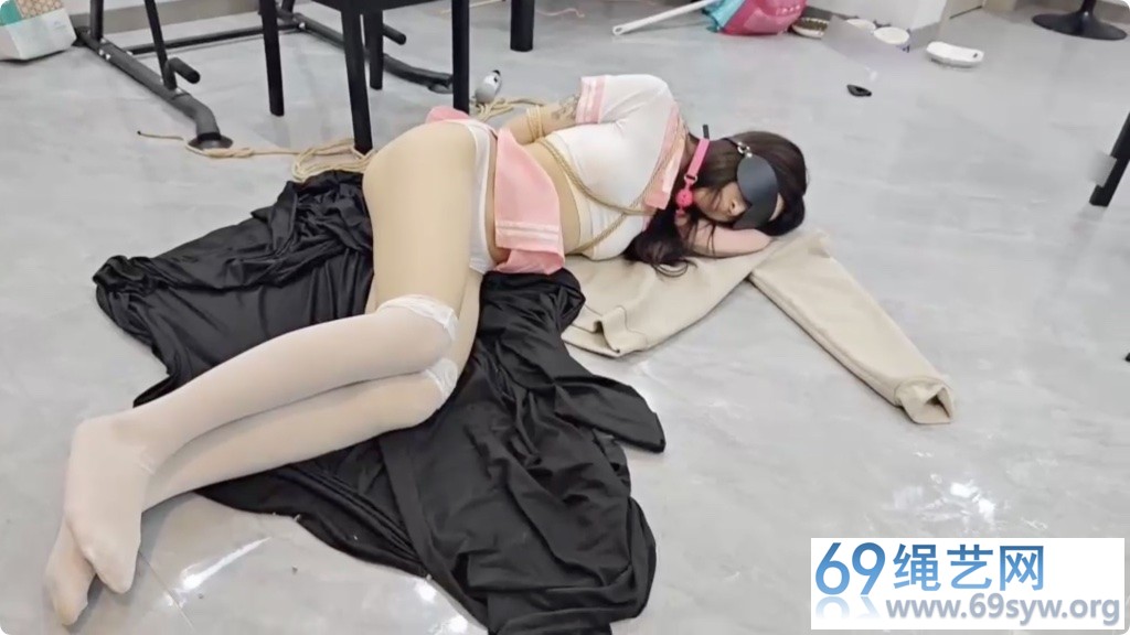 限时 欢乐谷 一只来体验捆绑的小m最终落入陷阱被监禁失身/56分钟