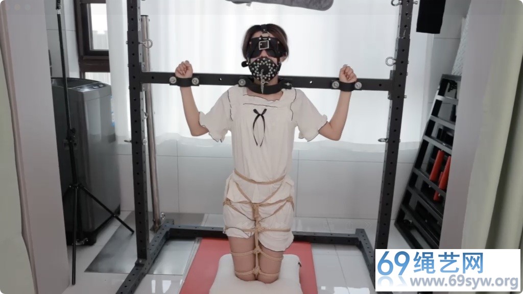 中二病 大二学妹的颈手枷与马具口塞 TK状态下灌进液体/23分钟