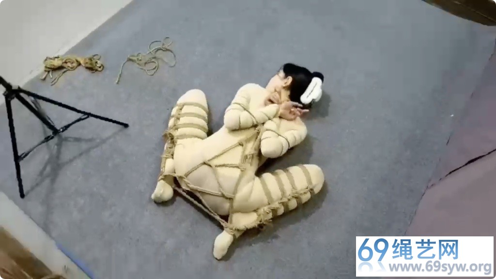 飞天 雅熙 女特工被擒获 全包连身袜 后手观音痛苦姿势固定/21分钟