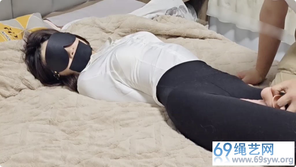 欢乐谷 乡村教师的强制改造之路/54分钟