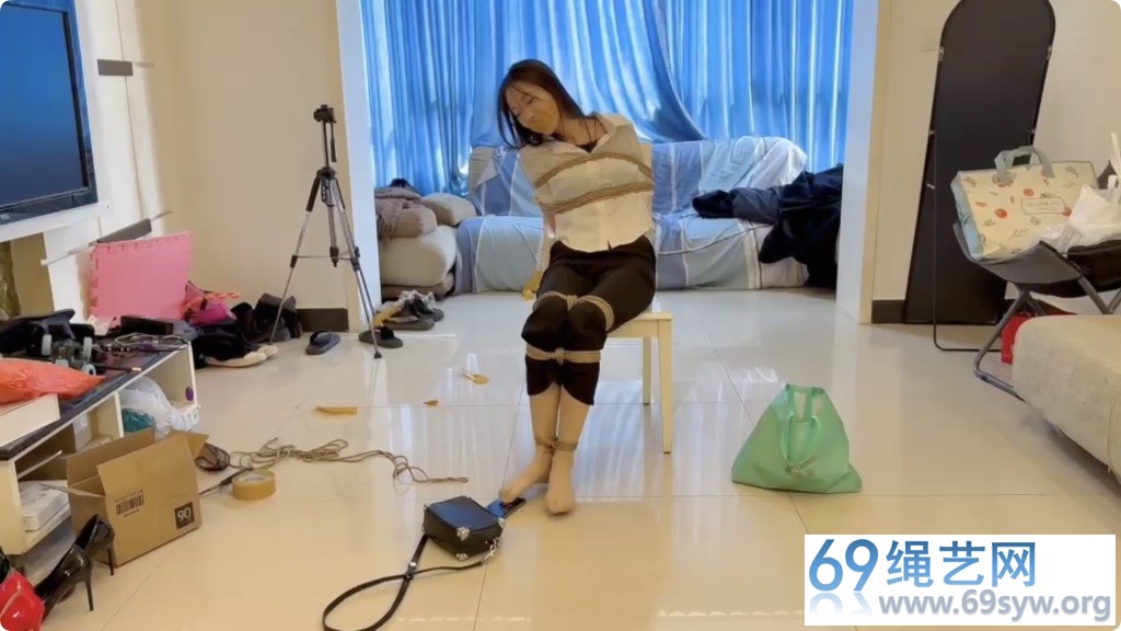 媚娘 丝足鉴赏 尾随抢劫书瑶 胶带全身紧缚/37分钟